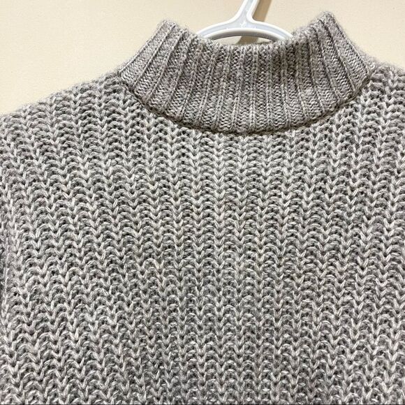 H&M Divided Gray Knitted Turtle Neck Crop long Sleeves Sweater XS - Picture 3 of 4